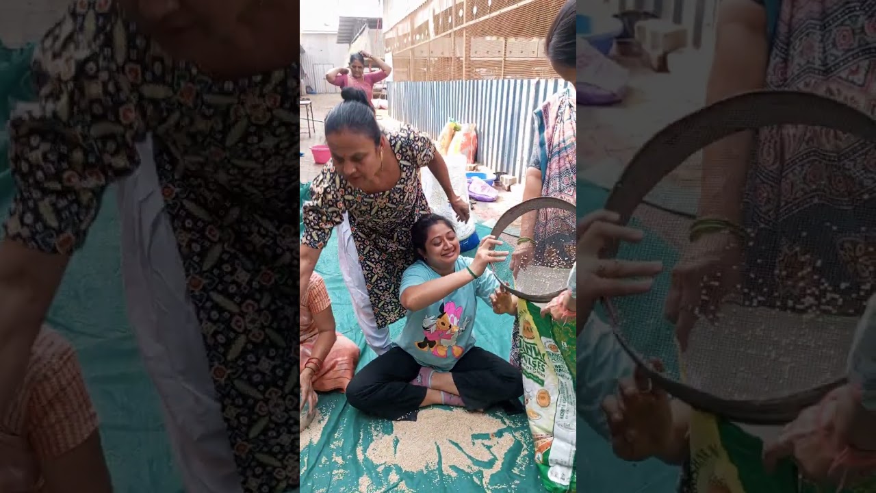 વૃંદાવન ગૌધામમાં સેવા આપતી બાપાસીતારામ મહિલા મંડળ ની બહેનો 