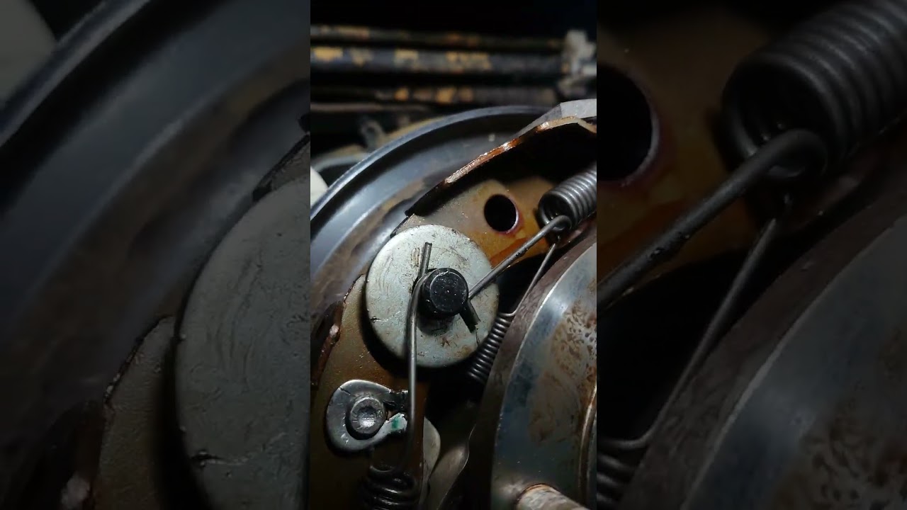 Isuzu elf center brake shoe installation and spring positions