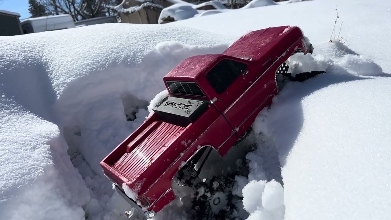 Snow day#traxxas #hobbywing #rcoffoad #rccrawler #squarebodychevy 