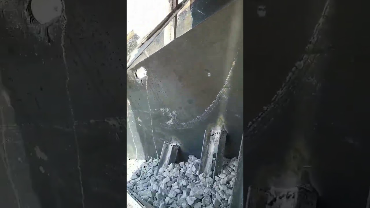 Vibrating screen for sand gravel aggregate production line, sand screening machine #mining #screen