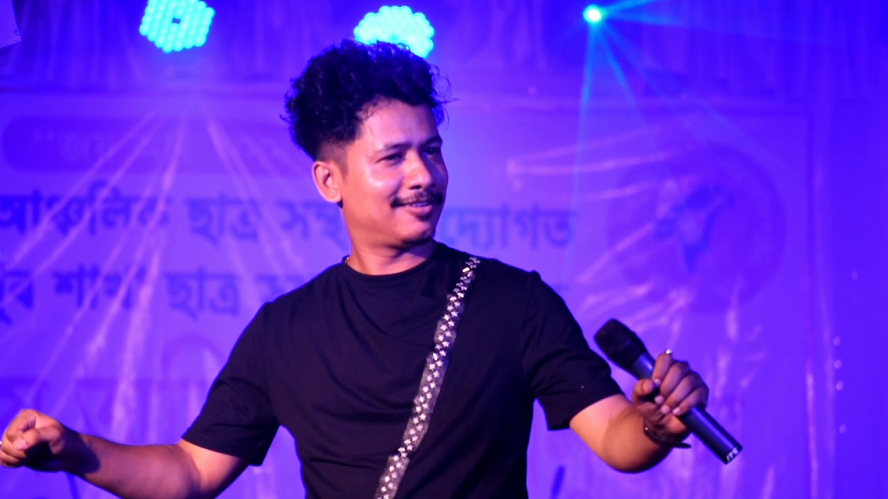 Achurjya borpatra live Song Moloya Baideu😊😊