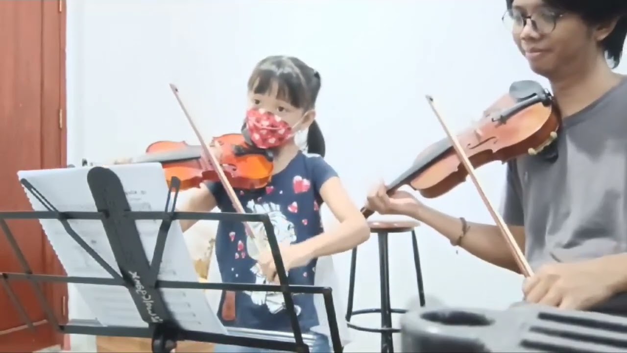 Latecia Addiena - Noel (Daquin) no.12 Fiddle Time Runners - Violin Duet with om Yudi