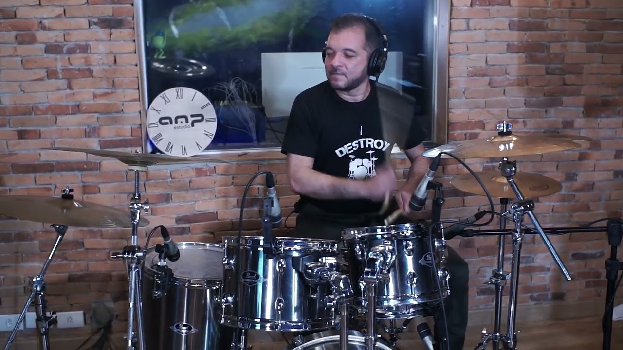 Roberto Guerra   Gloria (Laura Branigan) Drum Cover