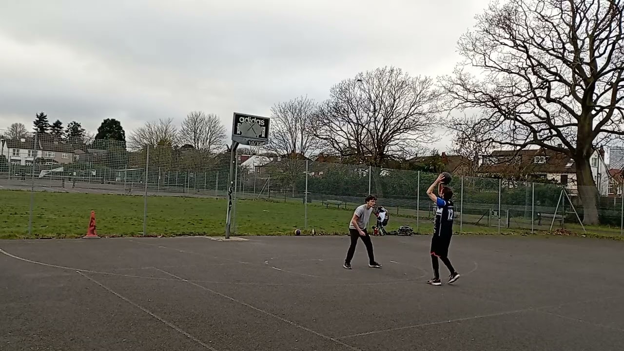 Basketball Croydon 2026.01.10, game 3, 1v1, Bartek v Martin