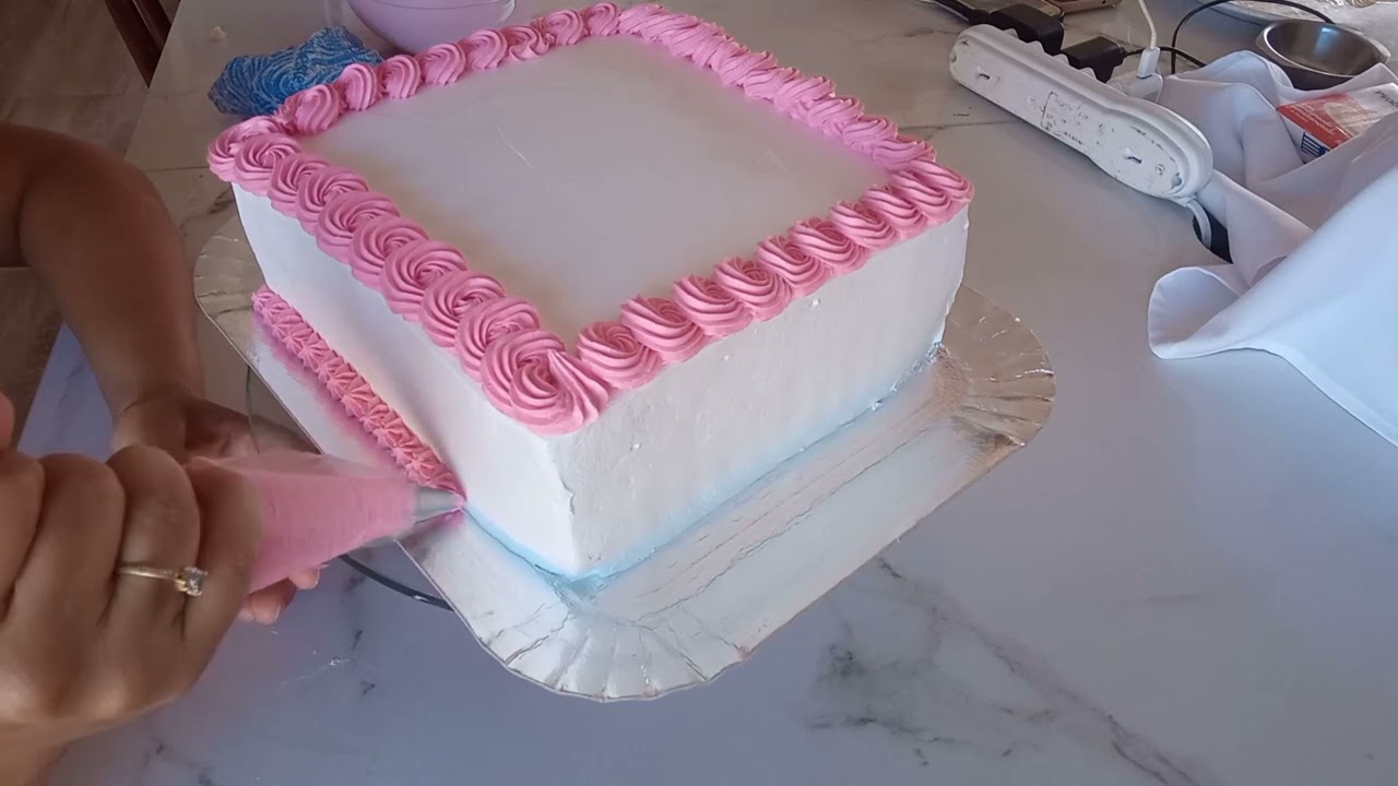 bolo quadrado / ainda me pedem esse modelos tradicionais.....