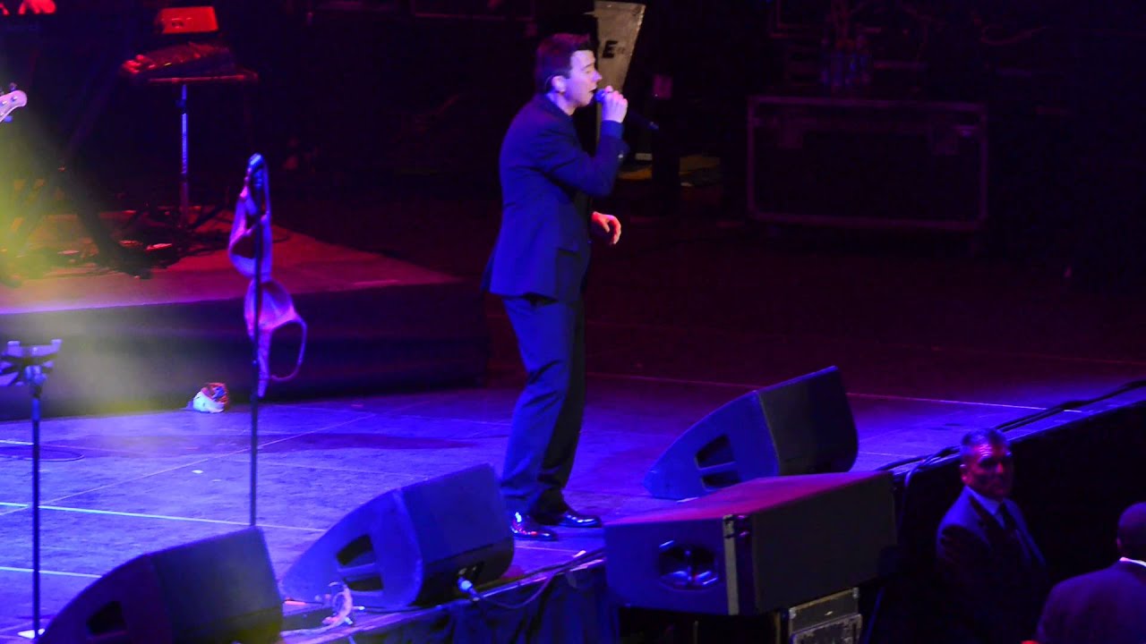 Rick Astley - Get Lucky [Daft Punk Cover] (Live @ HitParade Movistar Arena Chile)