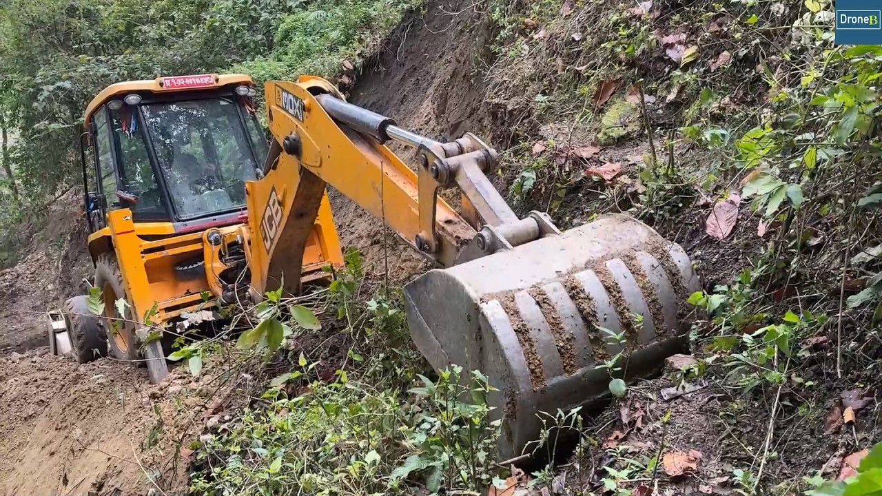 Wet Hill-Massive Rain Last night-Shaping Hilly Road with JCB Backhoe