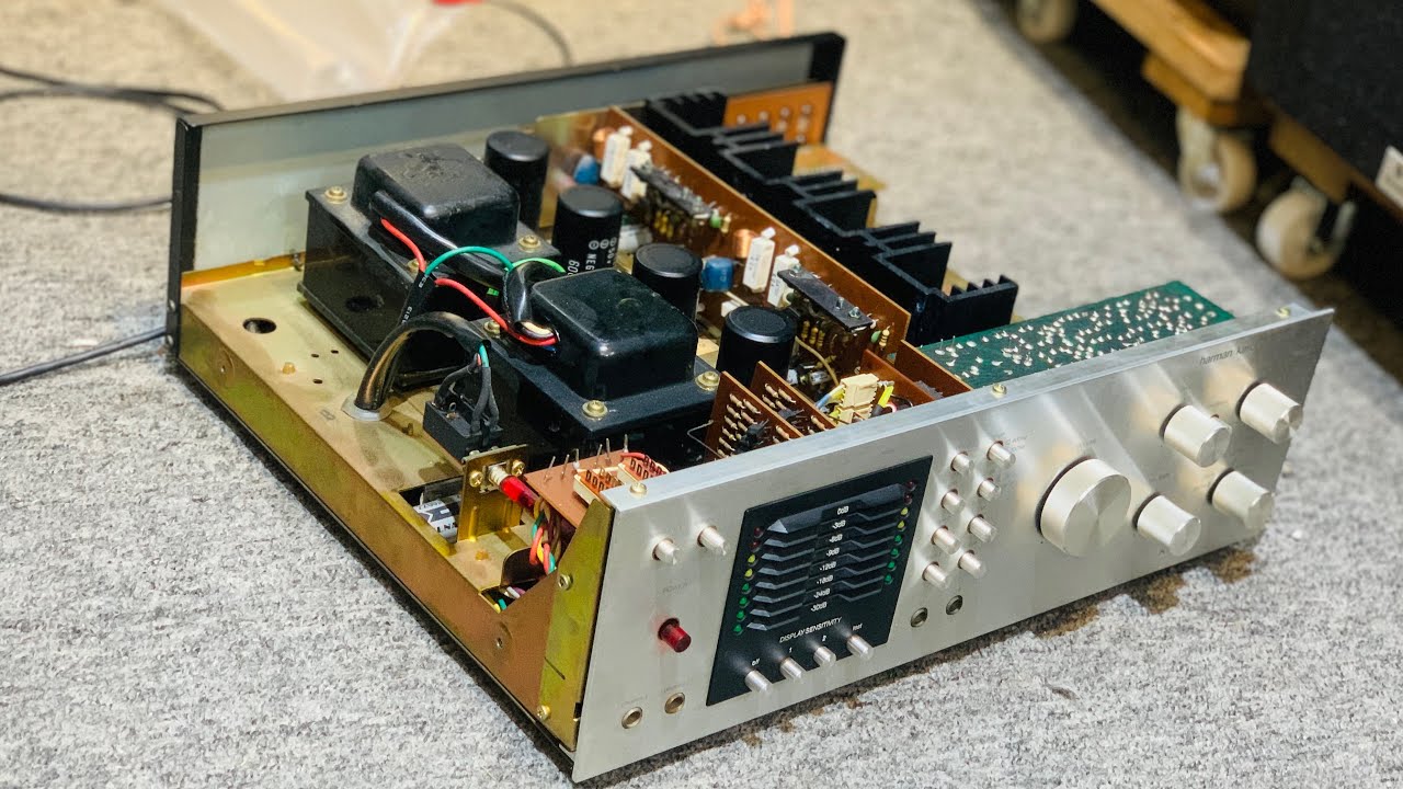 Ampli mỹ harmankardon A402.Hiếm có 7 màu vàng ươm.Hàng đấu giá nhật về.2 nguồn 4 tụ 380w đa cầu điện
