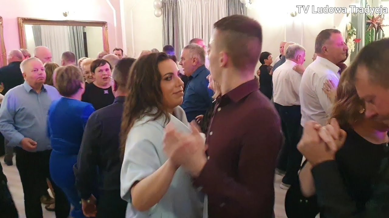 PŁAKAŁA DZIEWCZYNA CÓŻ MIAŁA NIE PŁAKAĆ wspaniale się bawi czas do domu wracać 