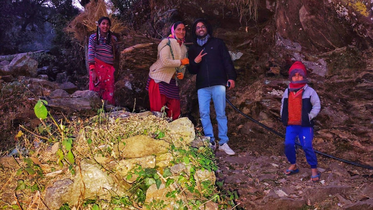 पहाड़ की ऊंचाई पर काली माता मंदिर की यात्रा, जब भालू से बाल बाल बचे हम..🐻😬