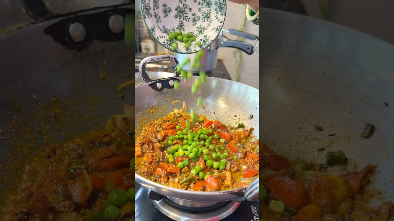 Mummy ke Special recipe 😍#oyeitsneha #cooking #ytshorts #shorts #aloorecipe #vegthali #viral #food