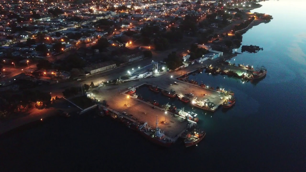 atardecer en el muelle de San Antonio Oeste con Marea alta