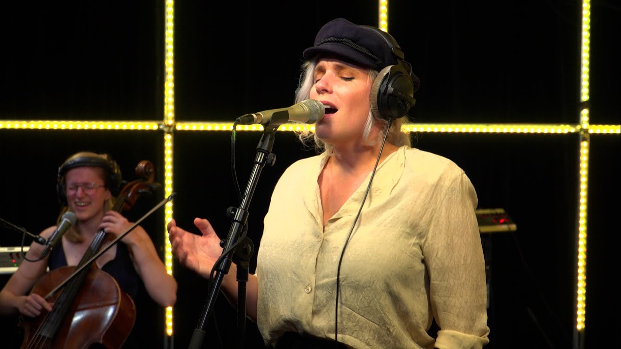 Nina June - Live at 3voor12 Radio