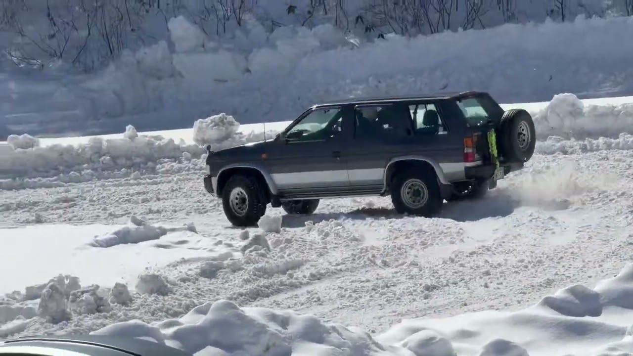 Nissan Terrano Snow Driving