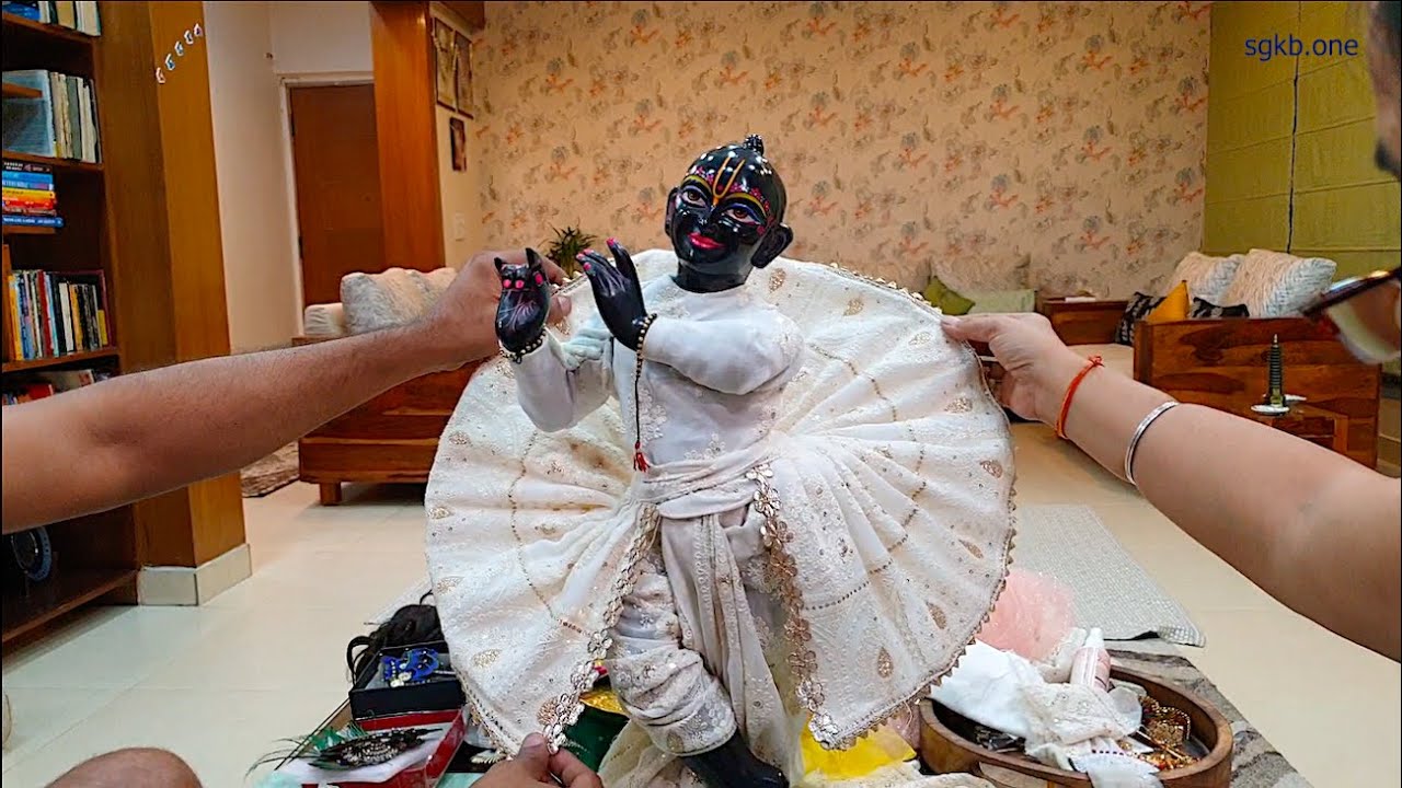Shyam sundarji sharad purnima shringar, Hare krishna hare rama, Maha Mantra, Krishna white dress