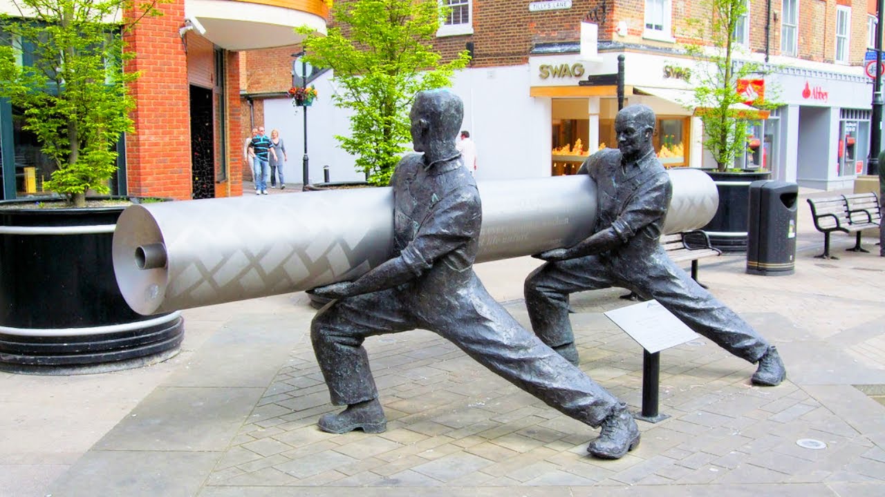 Strolling down memory lane: A walk through Staines High Street  (4K)