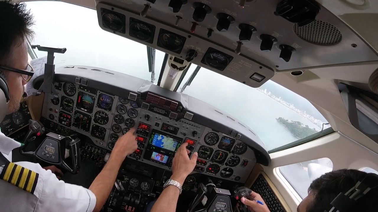 Cockpit View - Aproximação e Pouso até o Corte/ King Air 300 - Costa Esmeralda SC - VOAR É VIVER