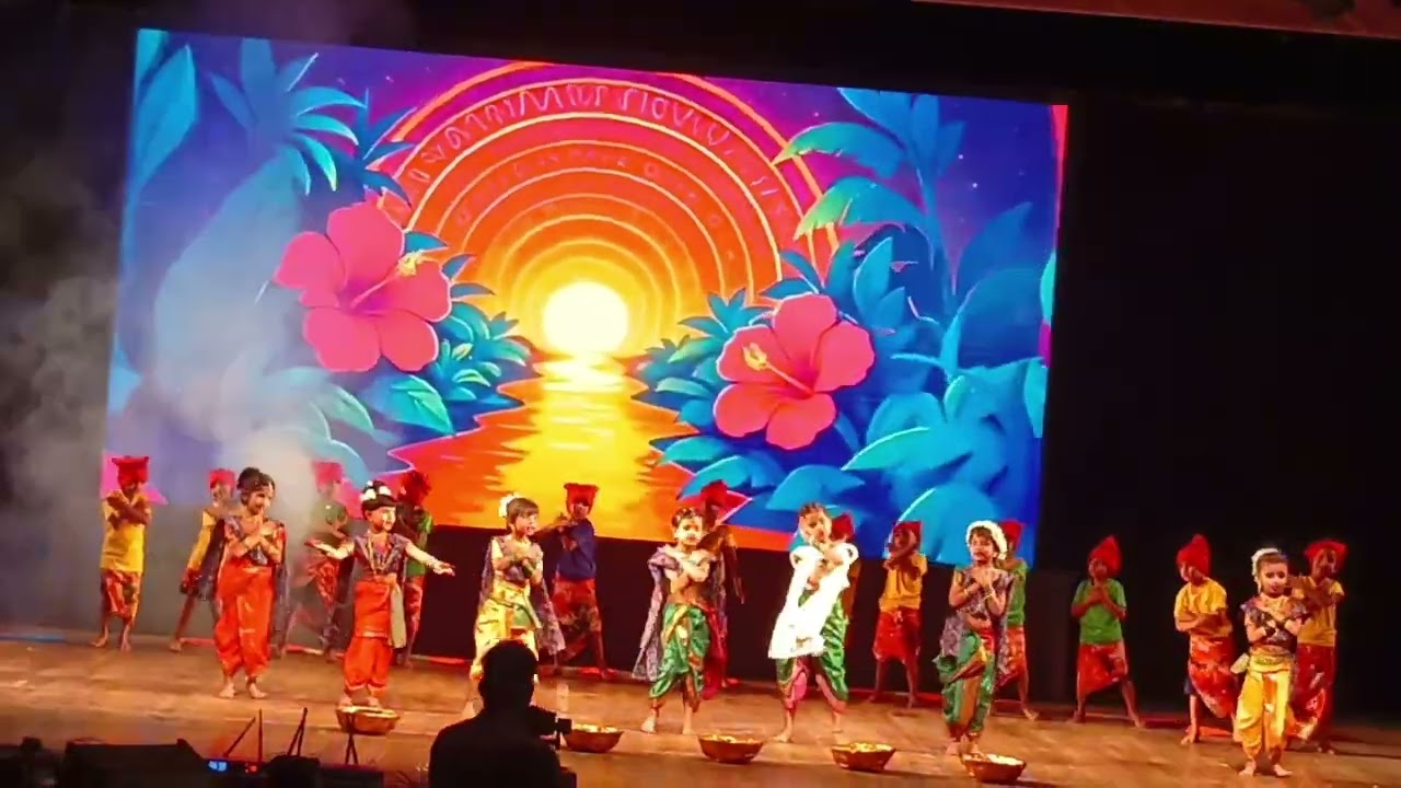 saksham's Sr.kg dance ...