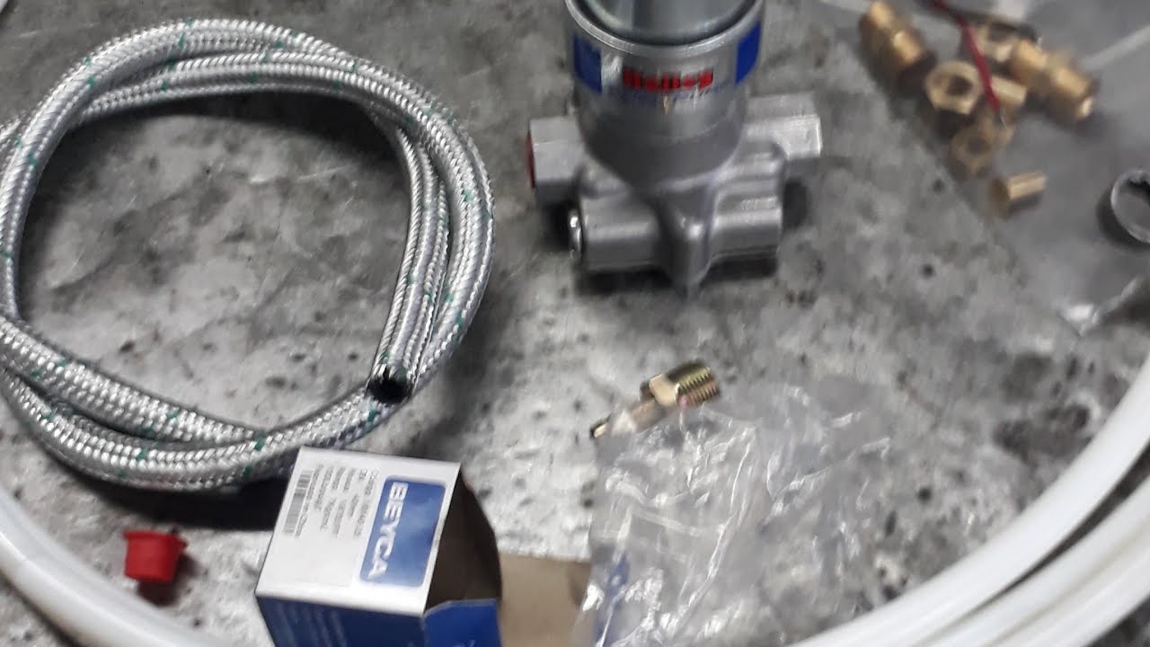 Como instalar bomba eléctrica y dosadora holley azul para carburador sin retorno.