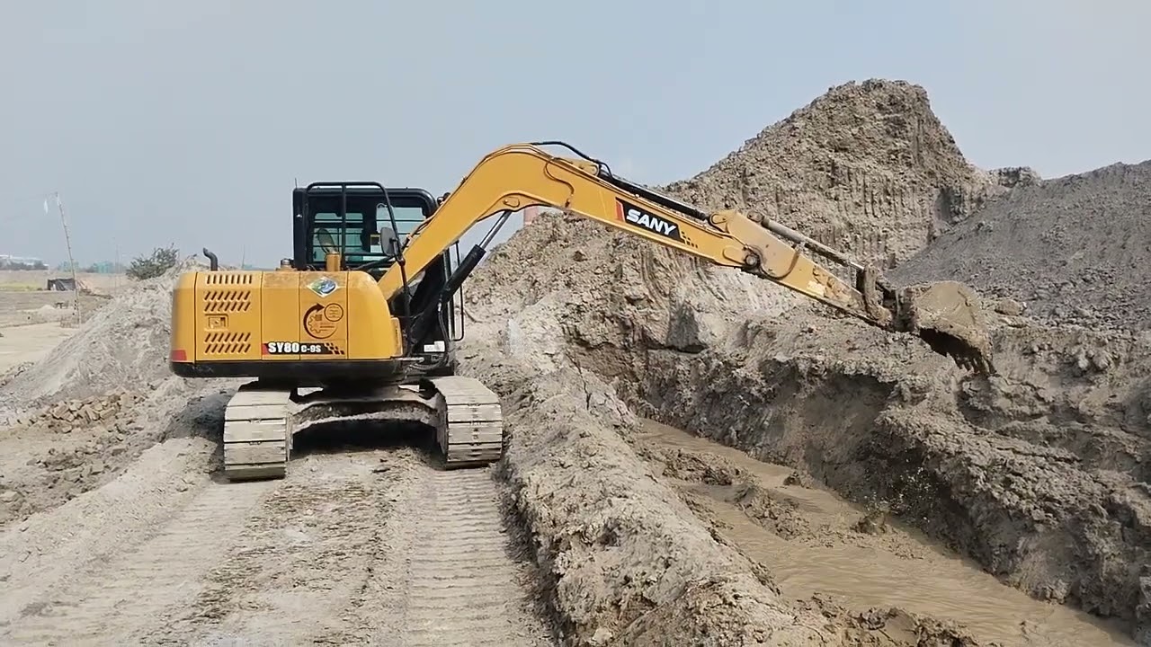 sany sy80c-9 working on brick field #sany #sy80 #brickfields #excavator