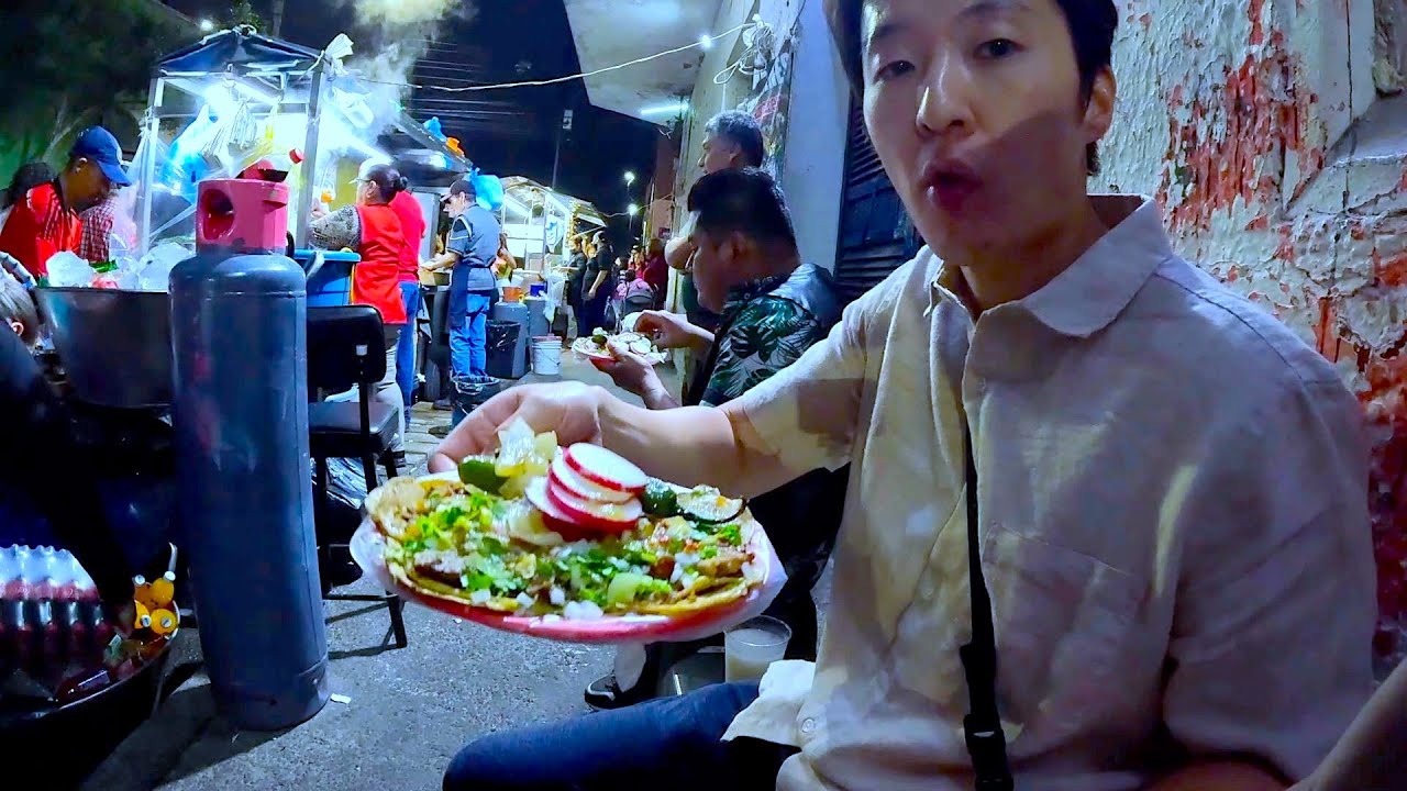I Found The Best Street Tacos in Mexico! 🇲🇽