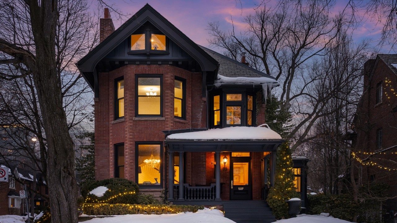 92 Woodlawn Avenue West