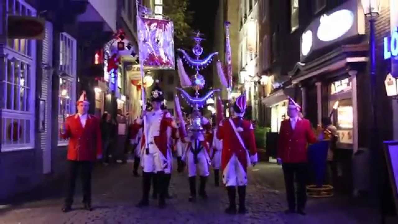 Aufstellen und Abmarsch - Die Kölsche Funke rut-wieß vun 1823 e.V. ziehen weiter ins Mariitim