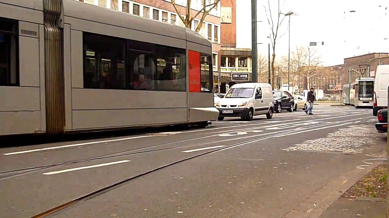 709 bei Einfahrt in die Haltestelle Stresemannplatz