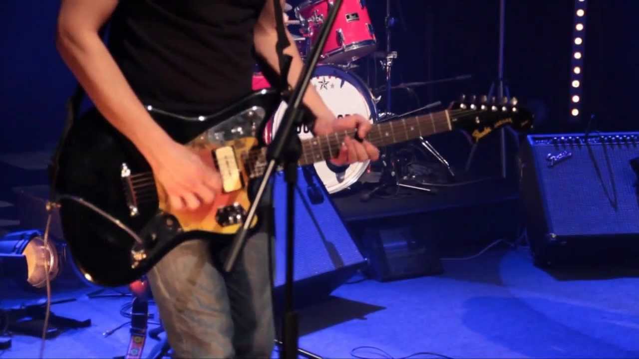 BOOMERANG | Gris junto a Socio