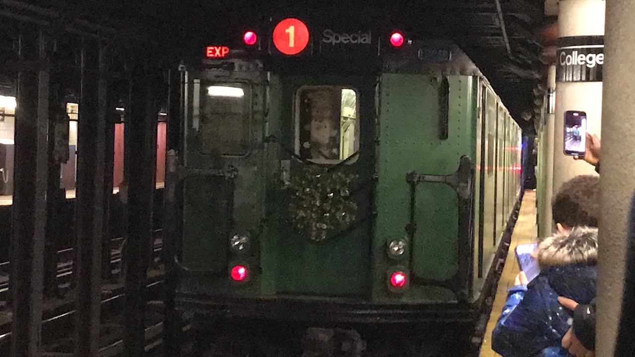2022 Holiday train arriving Chambers Street