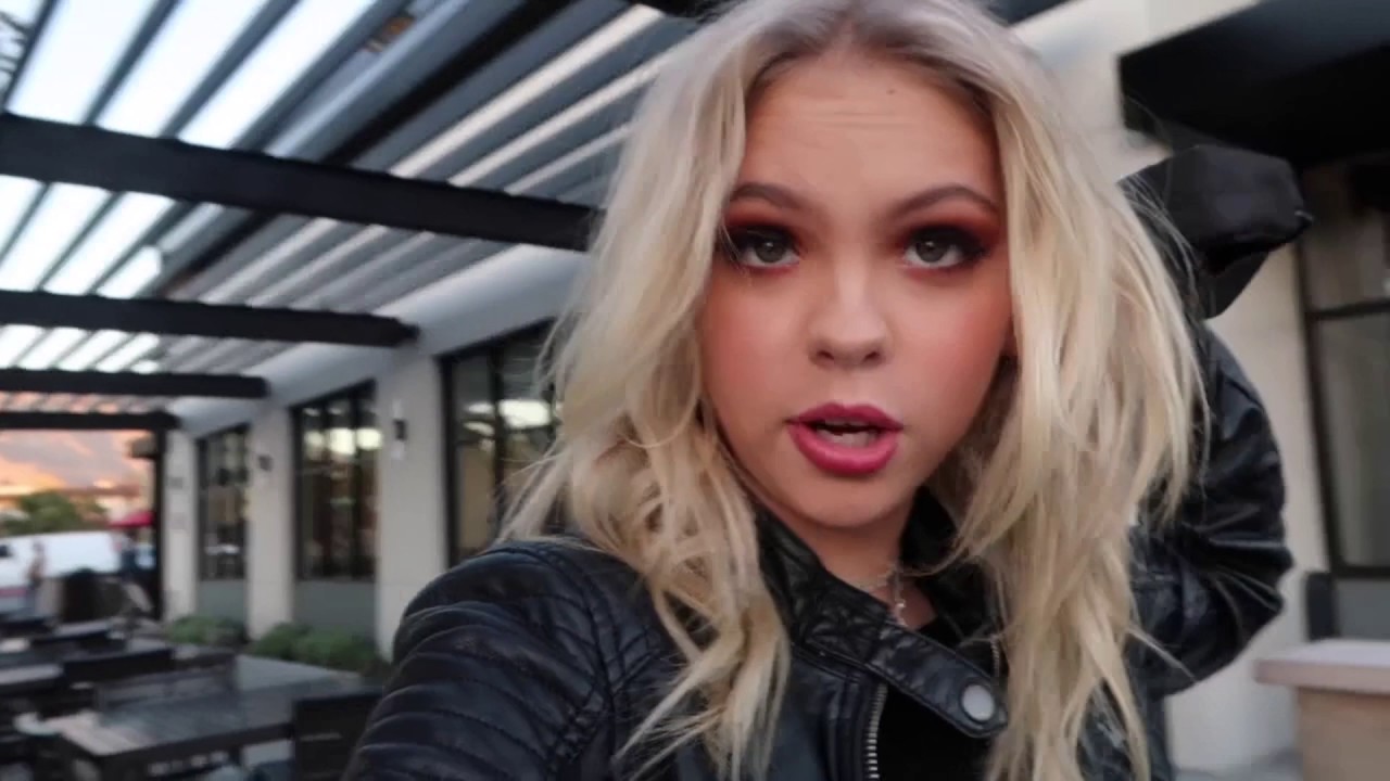 HAUNTED HOTEL?!? Jordyn Jones Vlogmas