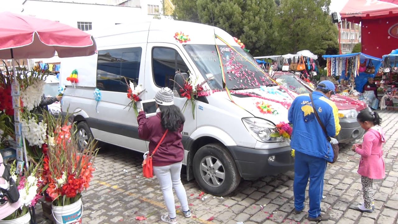 Bendición de autos en Copacabana, Bolivia. Febrero 2015.