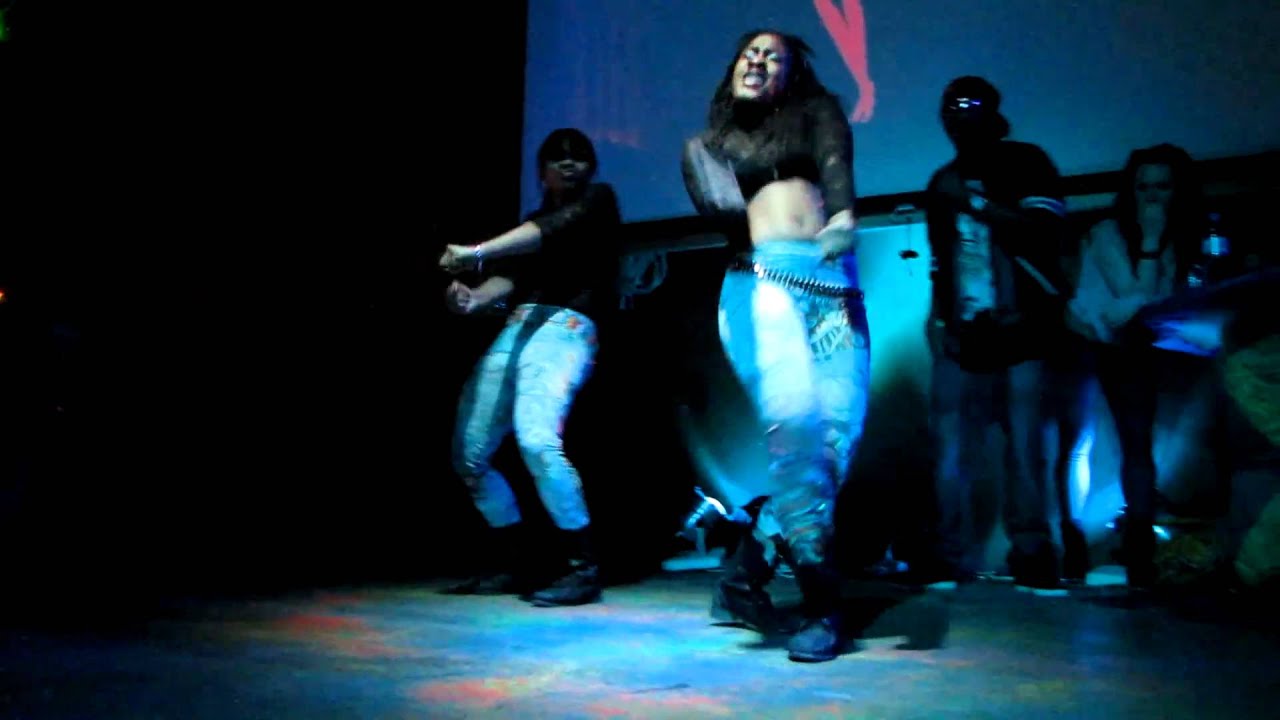 DHQ 2011 - Mdy and QueenSy performance (BLAZIN' crew)