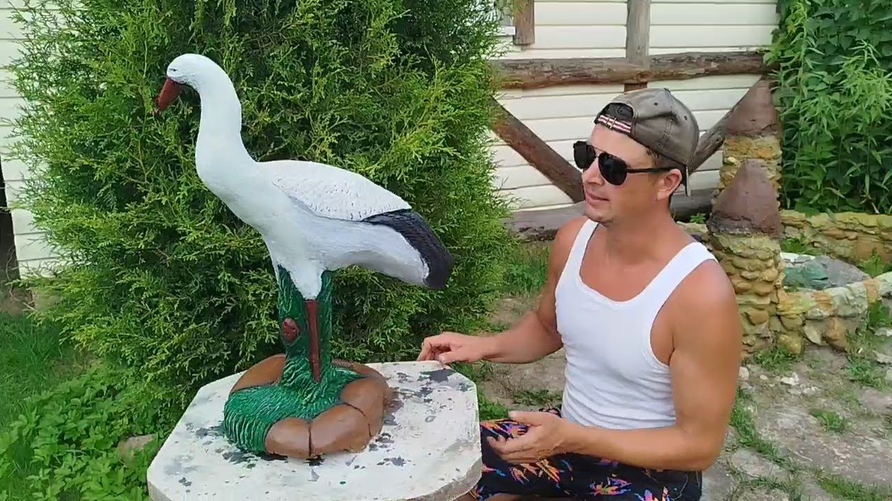 Аист и две Бабы Яги на садовом участке делаю своими руками