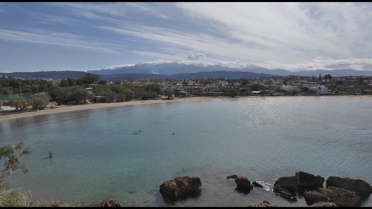 Let's check out what's happening on the beaches of Agioi Apostoli, February 20, early afternoon.