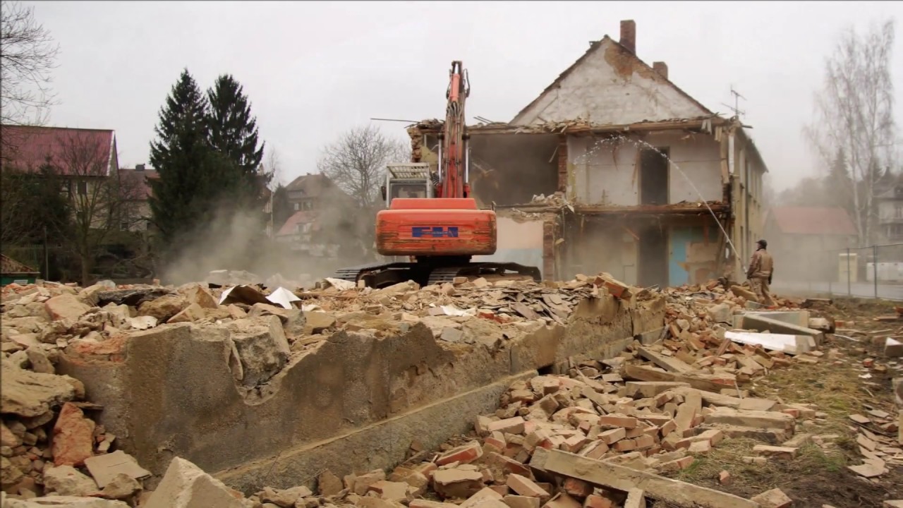 Wenn der Bagger kommt - (Abriss Scheunhäuser Bernstadt 2014)