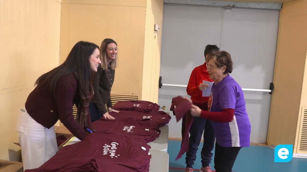 La gimnàstica de la gent gran activa amplia grups per l’alta demanda