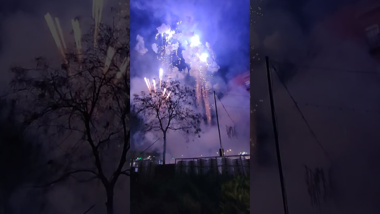 Pólvora a la Vespra 28 feb. 2026. Falla Plaça del Pintor Segrelles – A cargo de Pirotècnia Vulcano.