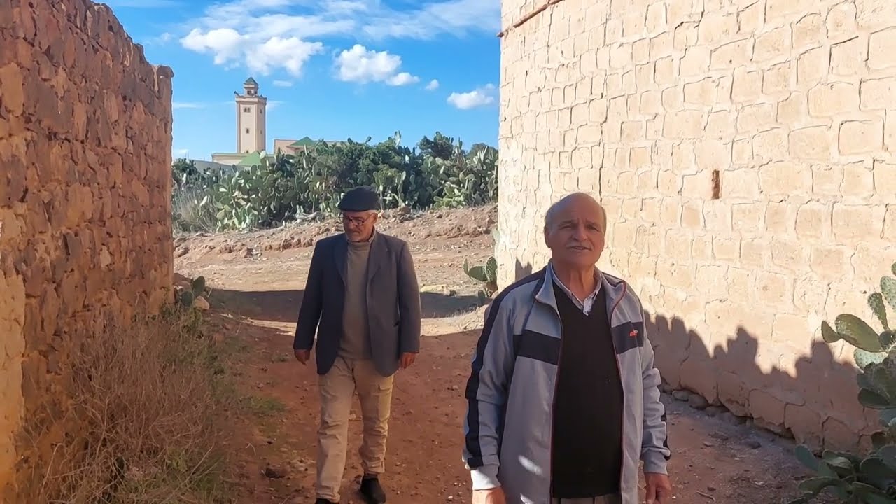 جزء 2 من التاريخ بني سيدال جبل يتحدث عن منازل قديمة تعود عن القرن عشرينية