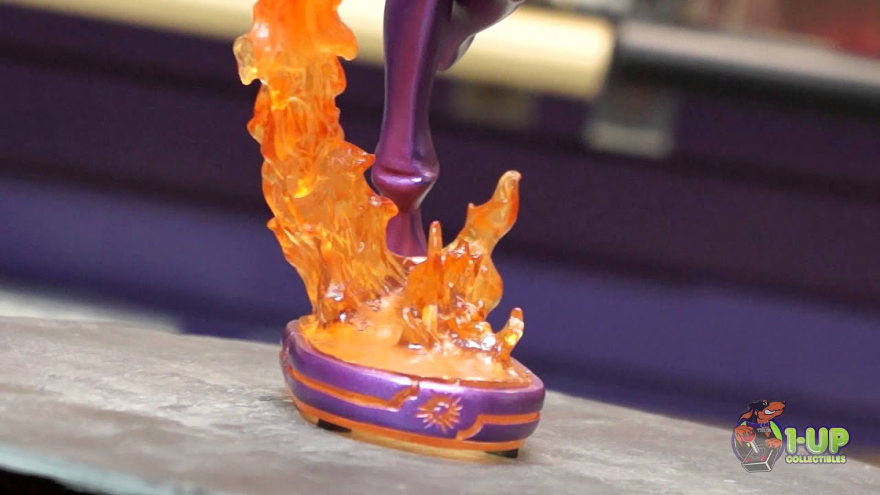 UNBOXED: DC Comics Cover Girls: Starfire Statue