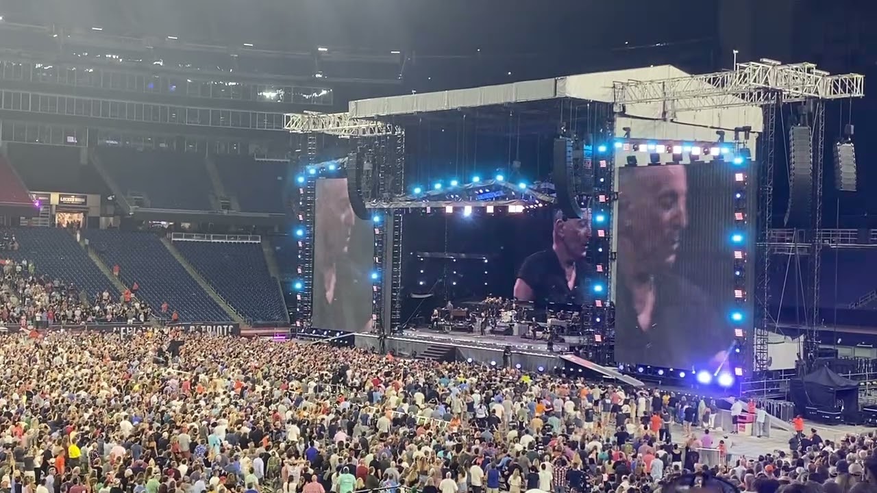 Bruce Springsteen has Panic Attack on stage - Boston 2023 Foxboro Stadium 08/26/23