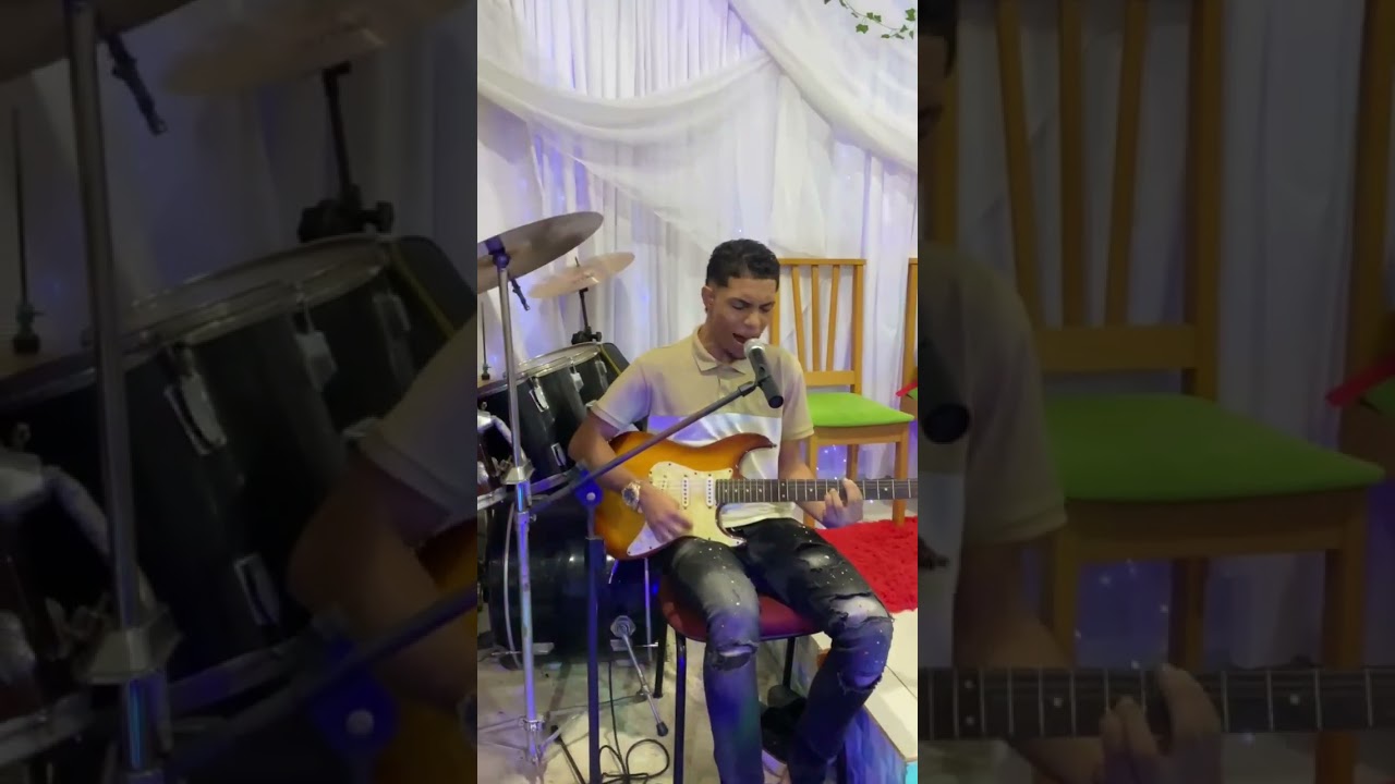 • Miss. Fiuza - tocando e cantando mistério 🔥🔥🎸
