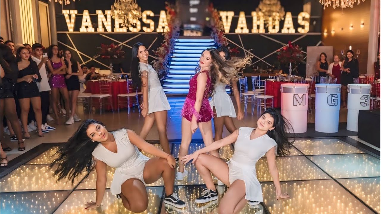 ELA ENTREGOU A MELHOR ABERTURA DE PISTA - XV VANESSA VARGAS (Coreógrafo Rafael Santana)