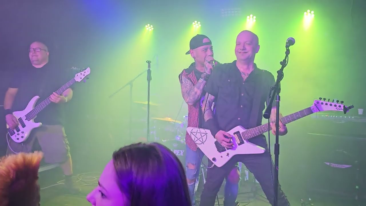 Rózsaszín Pittbull - Buzibár live@S8