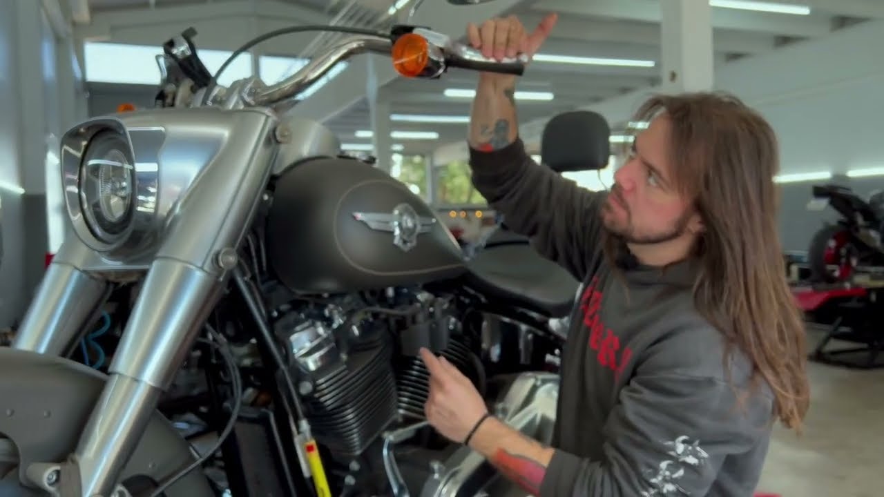 Ajuste do cabo de embreagem - Harley Davidson M8