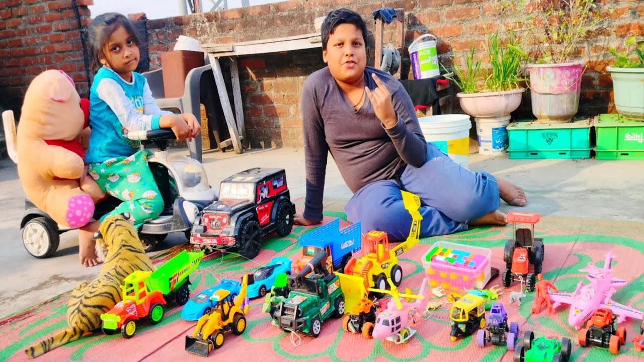 Yeh dekho baccho lazy🦥 dukaandar 😂 kitne sare toys bech raha h helicopter car truck tractor🚘🚗🚜🏎️🧸
