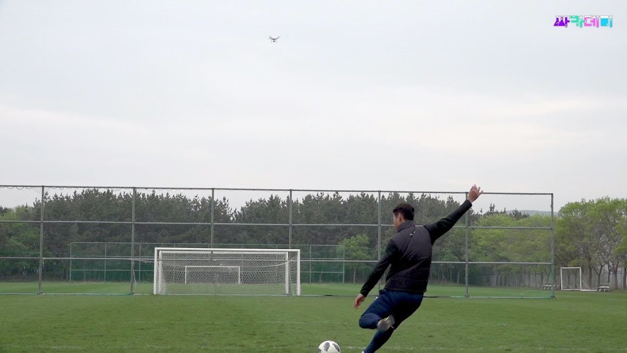 축구공으로 날아다니는 드론 맞춰버리는 프로축구 선수들ㅋㅋㅋㅋㅋㅋㅋㅋ l 싸카데미 with 포항 스틸러스 l 슛포러브 Shoot for Love