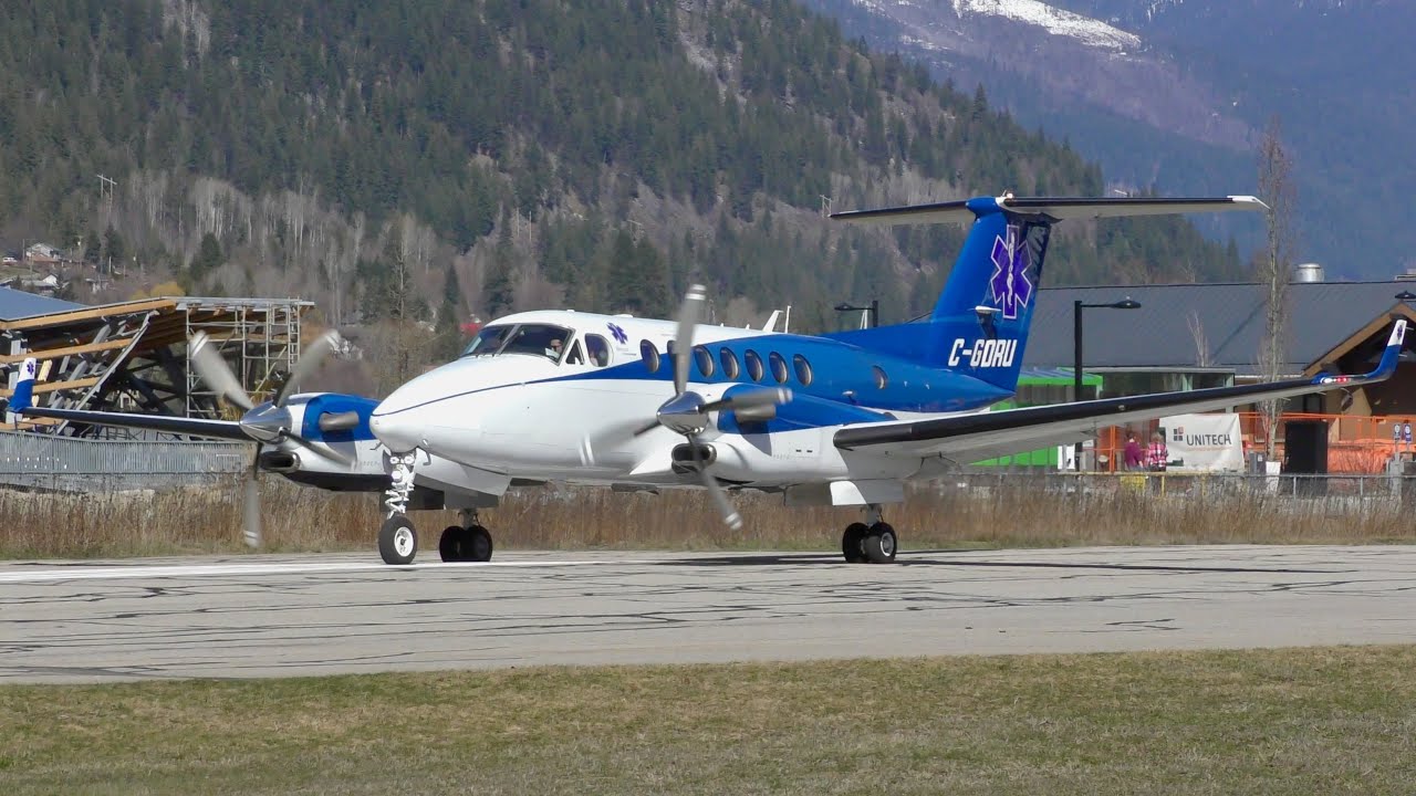 Beechcraft B300 King Air 350 Takeoff