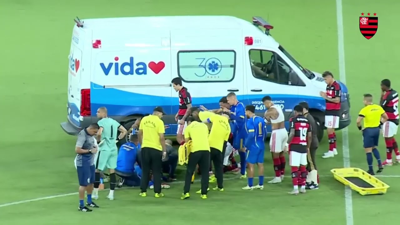 Um momento de muita apreensão marcou o jogo no Maracanã.