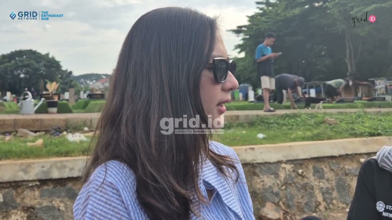 Jessica Mila Menangis di Makam Vidi Aldiano, Ungkap Kebaikan Suami Sheila Dara Semasa Hidup
